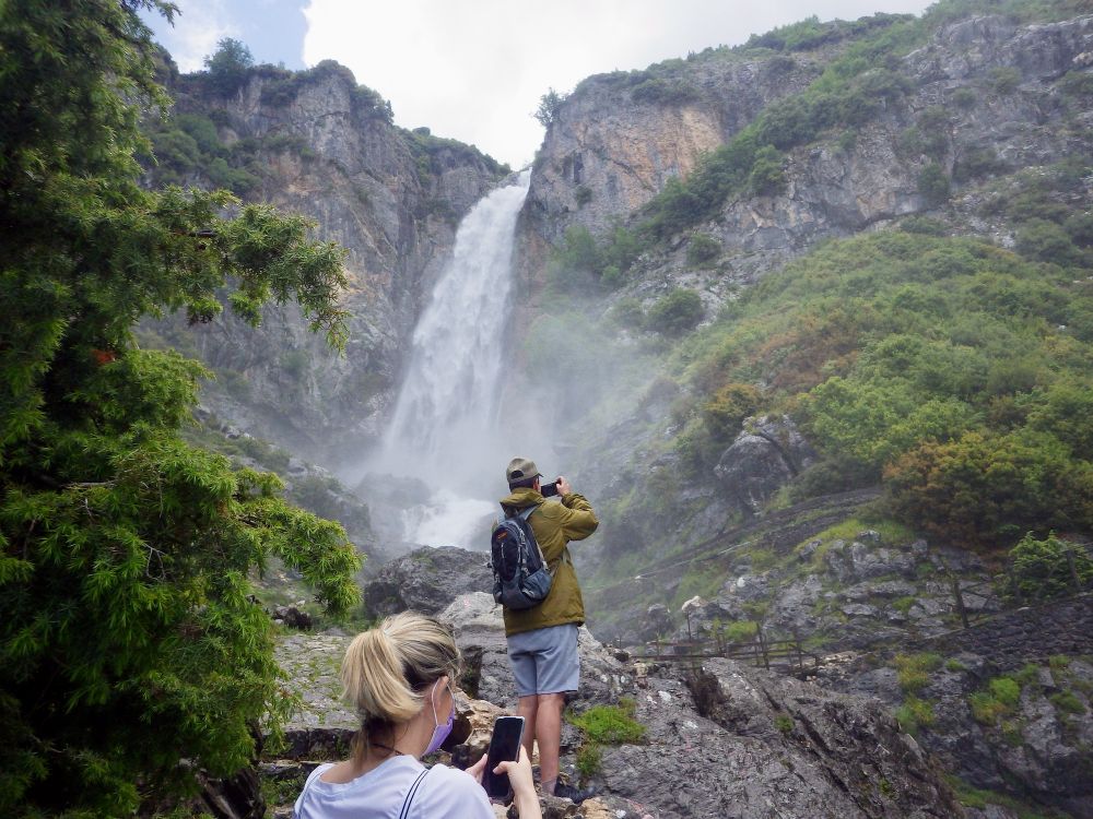 OFF-ROAD 4X4 ΣΤΑ ΕΠΙΒΛΗΤΙΚΑ ΒΟΥΝΑ ΜΕ ΤΙΣ ΕΝΤΥΠΩΣΙΑΚΕΣ ΚΟΡΥΦΕΣ ΣΤΑ ΔΥΤΙΚΑ ΤΗΣ ΚΕΝΤΡΙΚΗ ΠΙΝΔΟΥ
