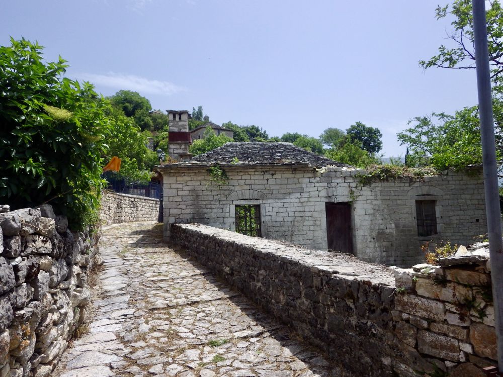 OFF-ROAD 4X4 ΣΤΑ ΕΠΙΒΛΗΤΙΚΑ ΒΟΥΝΑ ΜΕ ΤΙΣ ΕΝΤΥΠΩΣΙΑΚΕΣ ΚΟΡΥΦΕΣ ΣΤΑ ΔΥΤΙΚΑ ΤΗΣ ΚΕΝΤΡΙΚΗ ΠΙΝΔΟΥ