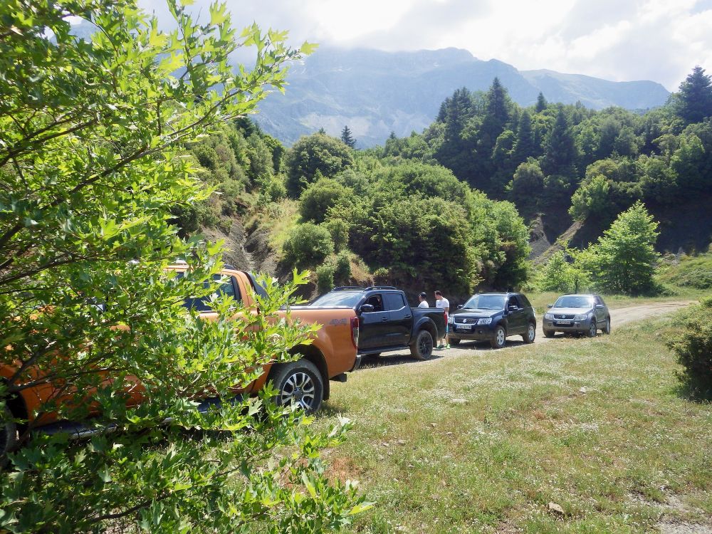 OFF-ROAD 4X4 ΣΤΑ ΕΠΙΒΛΗΤΙΚΑ ΒΟΥΝΑ ΜΕ ΤΙΣ ΕΝΤΥΠΩΣΙΑΚΕΣ ΚΟΡΥΦΕΣ ΣΤΑ ΔΥΤΙΚΑ ΤΗΣ ΚΕΝΤΡΙΚΗ ΠΙΝΔΟΥ