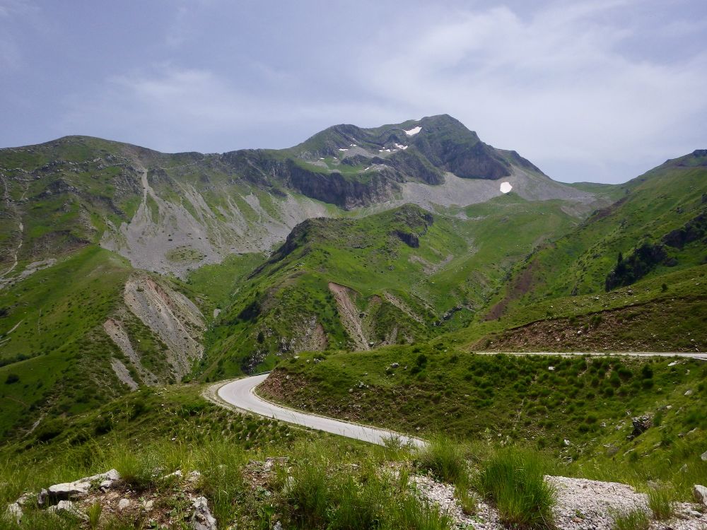 OFF-ROAD 4X4 ΣΤΑ ΕΠΙΒΛΗΤΙΚΑ ΒΟΥΝΑ ΜΕ ΤΙΣ ΕΝΤΥΠΩΣΙΑΚΕΣ ΚΟΡΥΦΕΣ ΣΤΑ ΔΥΤΙΚΑ ΤΗΣ ΚΕΝΤΡΙΚΗ ΠΙΝΔΟΥ